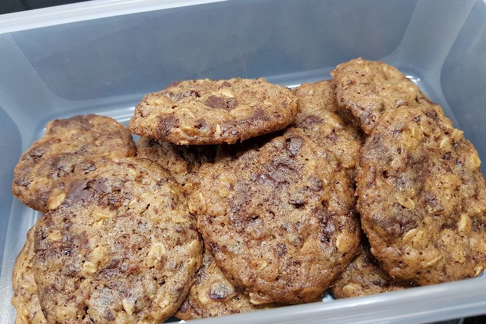 Urmelis Knuspercookies mit Cranberries und Cookieschokolade