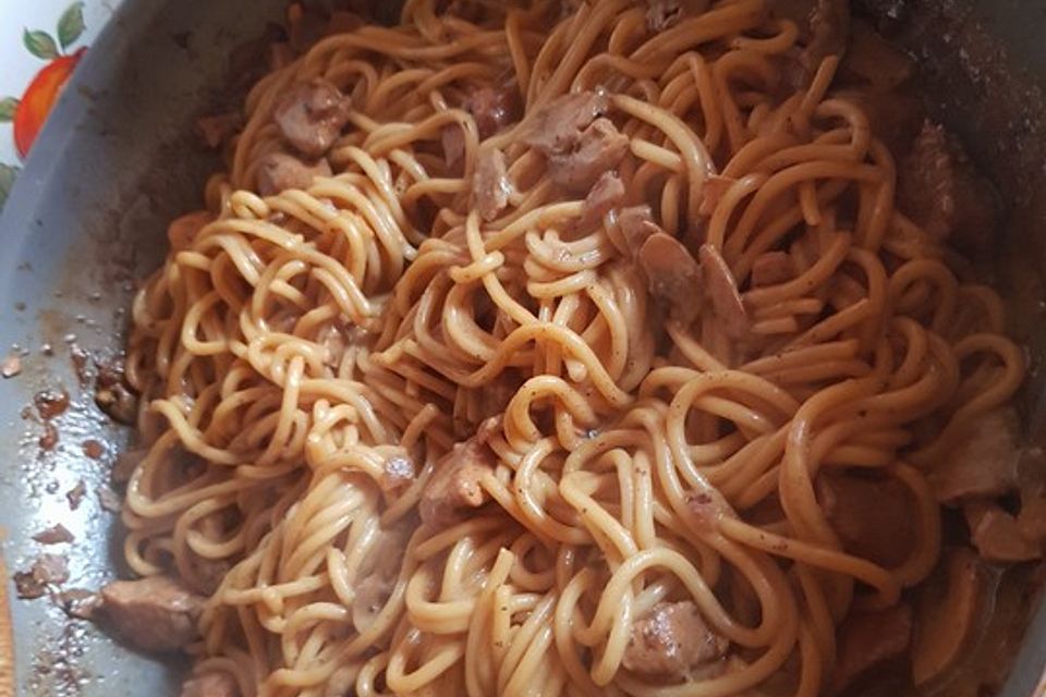 Spaghetti in Champignonrahm mit Hähnchen