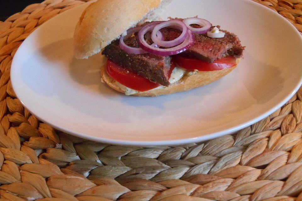 Steaksandwich mit Rucola-Creme