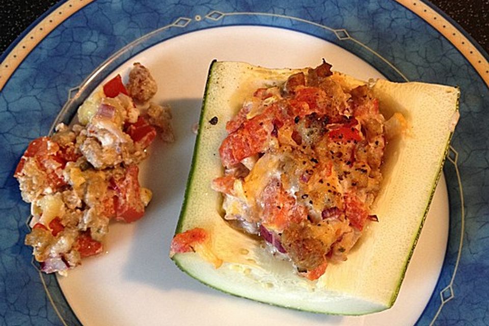 Gefüllte Zucchini mit Hackfleisch, Ricotta und Salbei