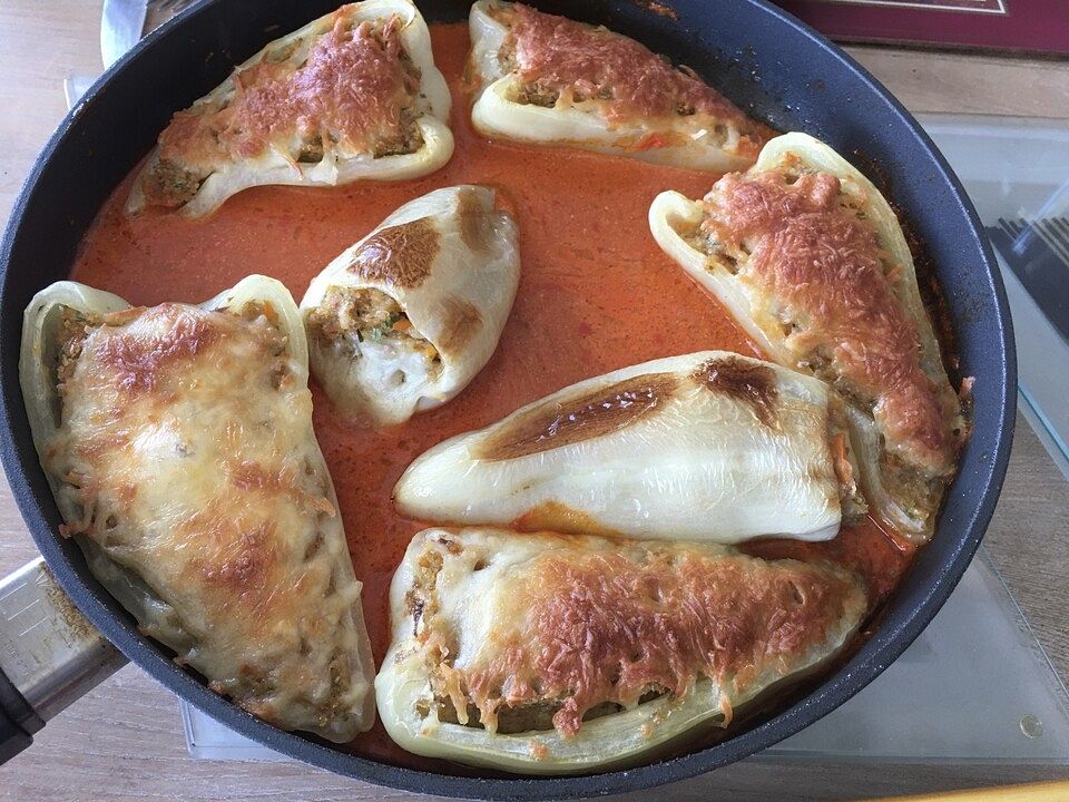 Gefüllte Paprika mit Grünkern, geriebenem Käse und Schmand von Akelei80 ... Gefüllte Paprika mit Grünkern, geriebenem Käse und Schmand von Akelei80 ...
