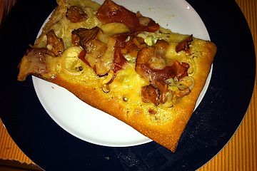 Pizza Mit Pfifferlingen Und Serranoschinken Von Spamquis Chefkoch