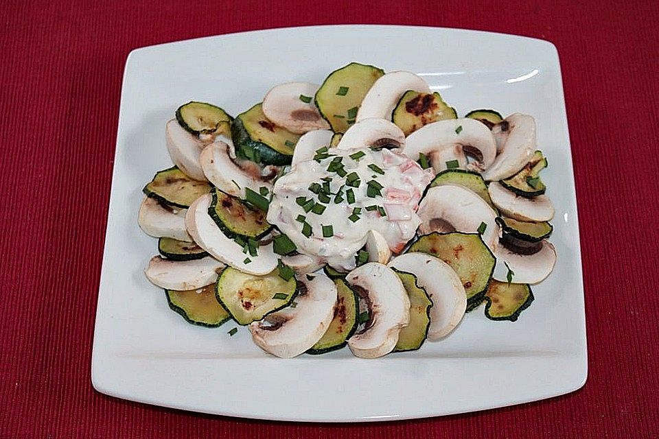 Zucchini-Champignon-Carpaccio mit Paprika