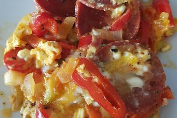 Menemen sucuklu