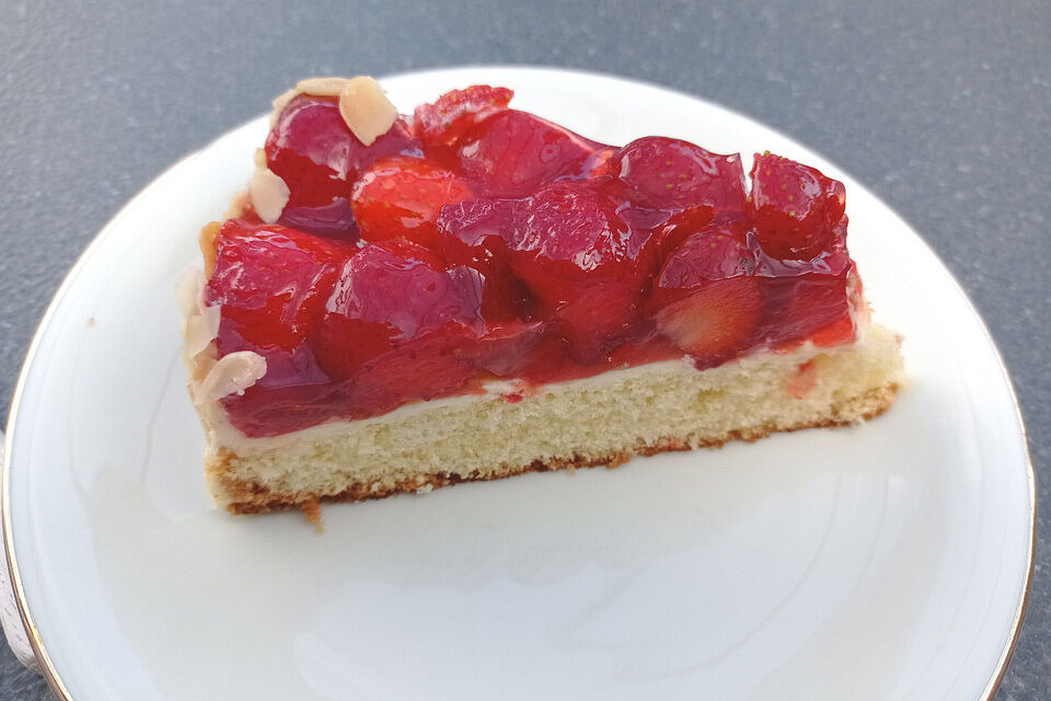 Einfacher Erdbeerkuchen mit Buttercreme