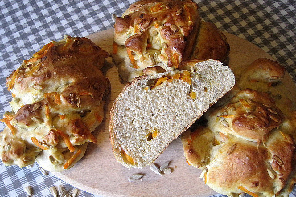 Kernige Möhrenbrötchen "Guleroedsbrud"