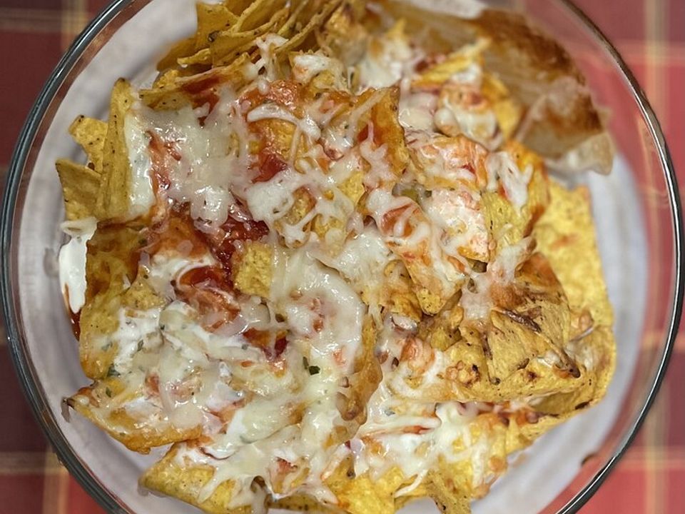 Tortilla Chips mit Käse überbacken mit Salsa Sauce & Sour Creme von dr_joens Chefkoch
