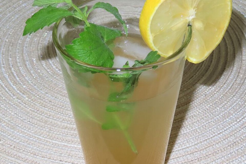 Zitronenlimonade mit Zimt