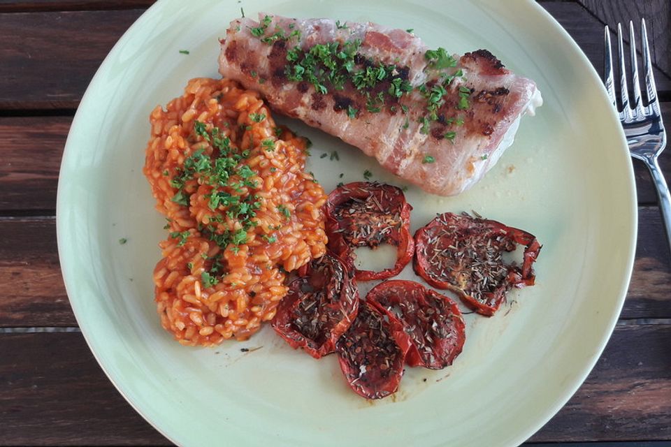 Dorschfilet im Baconmantel mit Tomatenrisotto