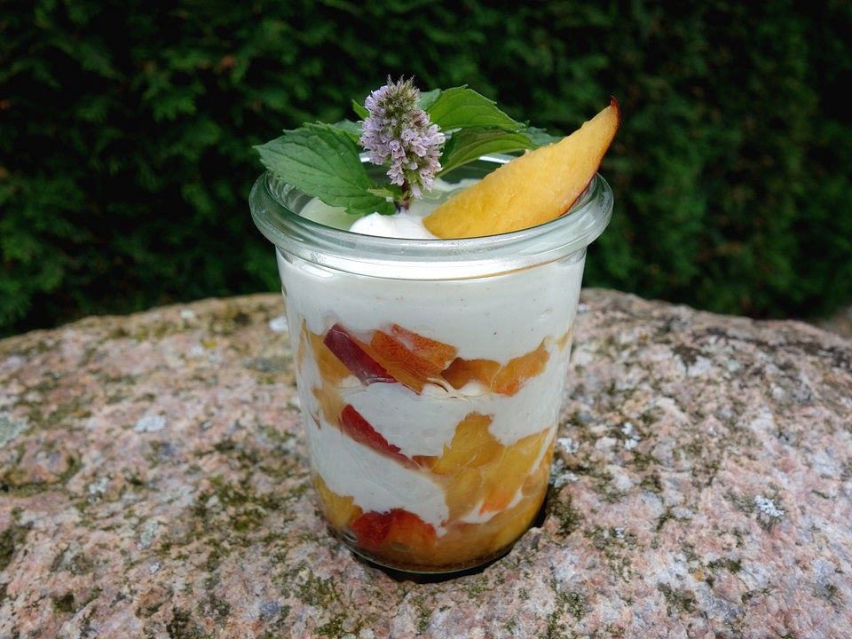 Nektarinen-Joghurt mit Amaretto von s-fuechsle| Chefkoch