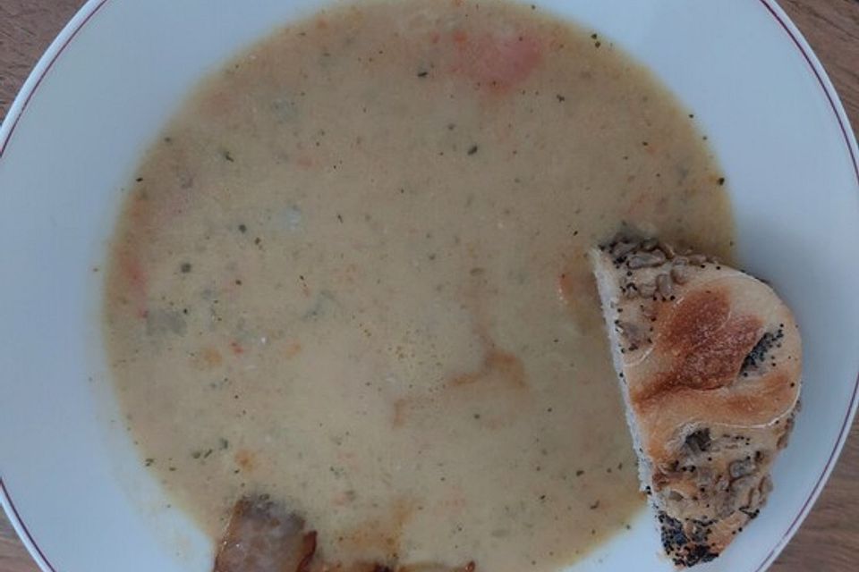 Staudenselleriecremesuppe mit Birnenspalten