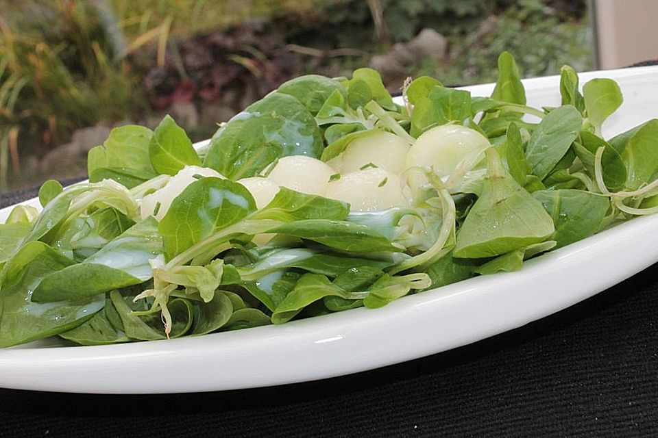 Feldsalat mit Honigmelone in Joghurt-Schmand-Dressing