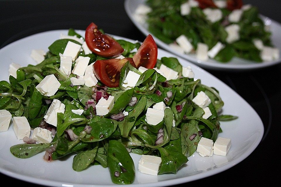 Feldsalat und Schafskäse mit Himbeerdressing