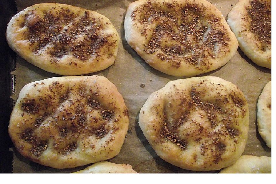 Libanesisches Fladenbrot mit Zaatar-Gewürzmischung