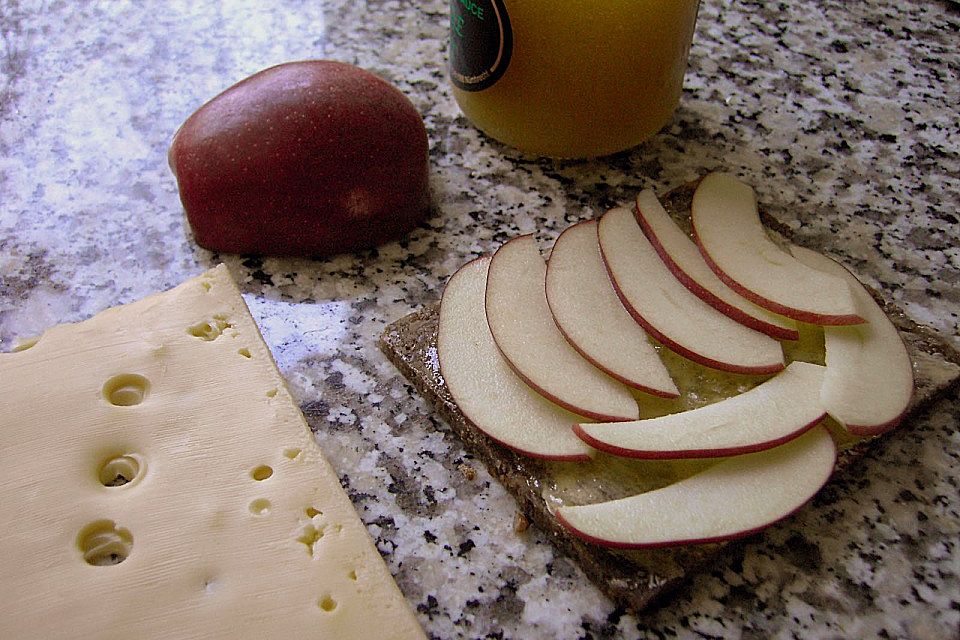 Apfel - Käse Toast, überbacken