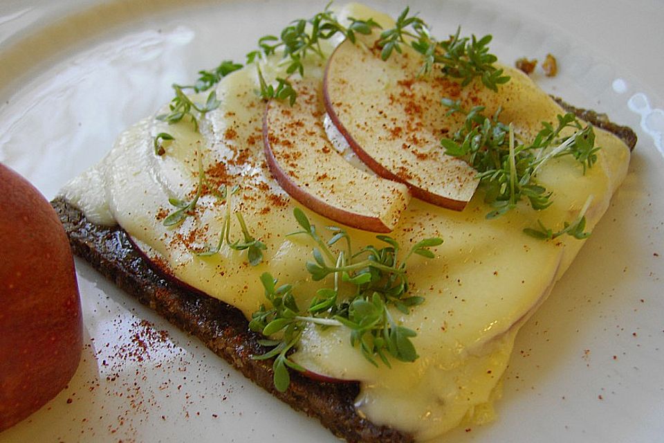 Apfel - Käse Toast, überbacken