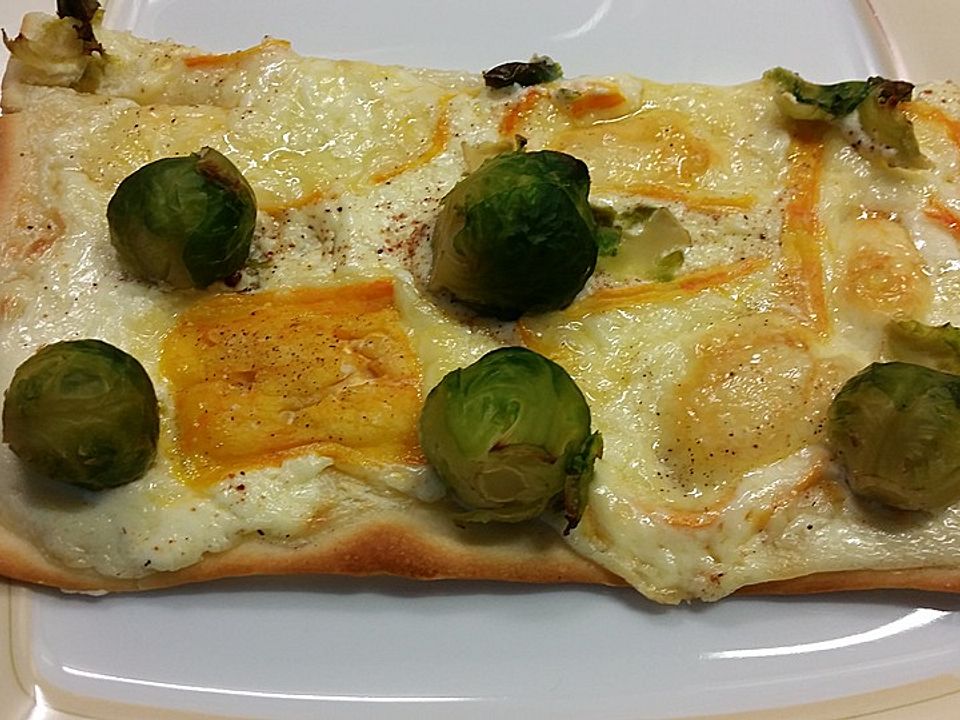 Flammkuchen Winzer Art mit Rosenkohl von küchen_zauber| Chefkoch