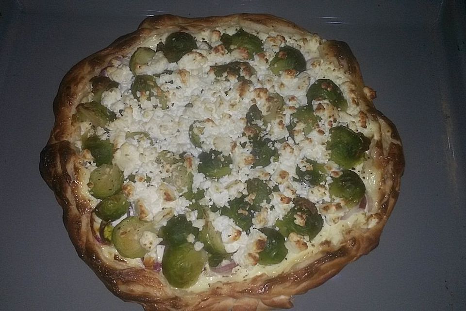 Flammkuchen mit Rosenkohl und Speck Flammkuchen mit Rosenkohl und Speck