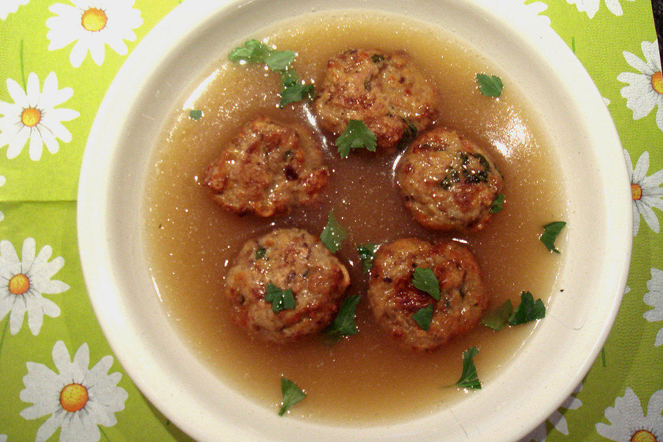 Tiroler Käseknödel in Gemüsebrühe