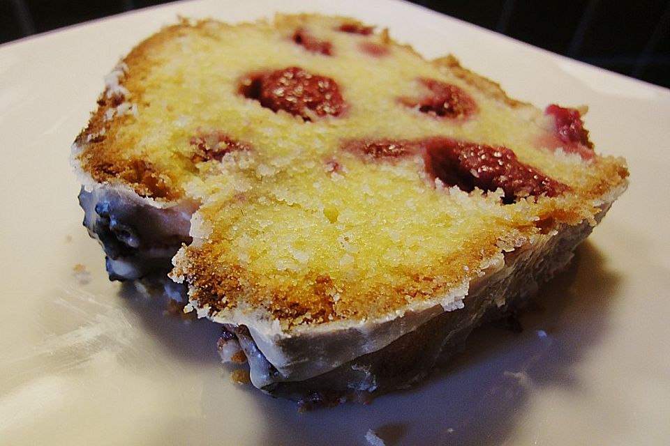 Himbeer - Sandkuchen mit Eierlikörguss