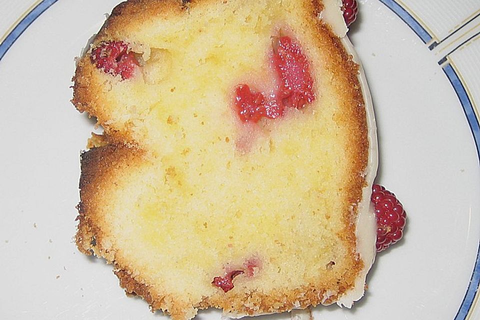 Himbeer - Sandkuchen mit Eierlikörguss