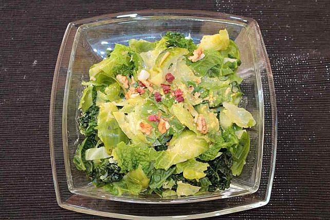 Rosenkohl-Wirsing-Salat mit Speck und Walnüssen von patty89| Chefkoch