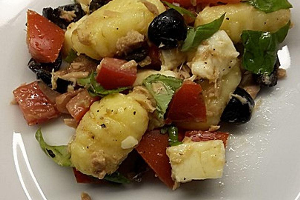 Gnocchi-Salat mit Thunfisch und Mozzarella