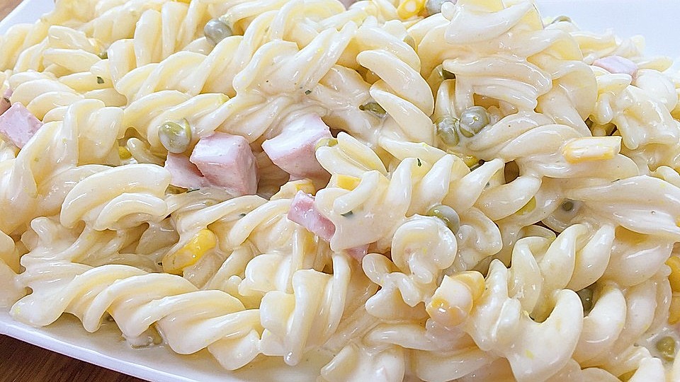 Bester und leckerster Nudelsalat