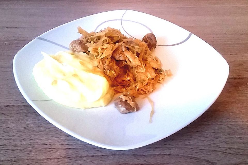 Blitzgulasch mit Sauerkraut