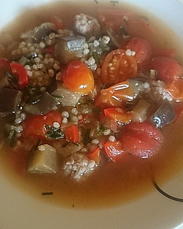 Ninas Gemüsesuppe mit Graupen und Fleischbällchen