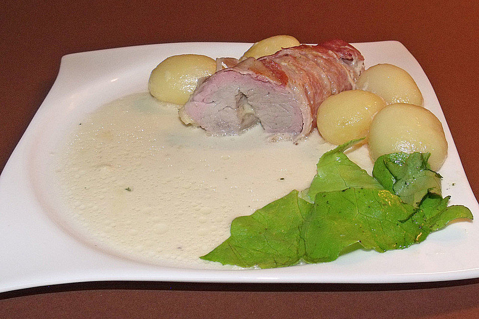 Käselende mit Bacon umhüllt