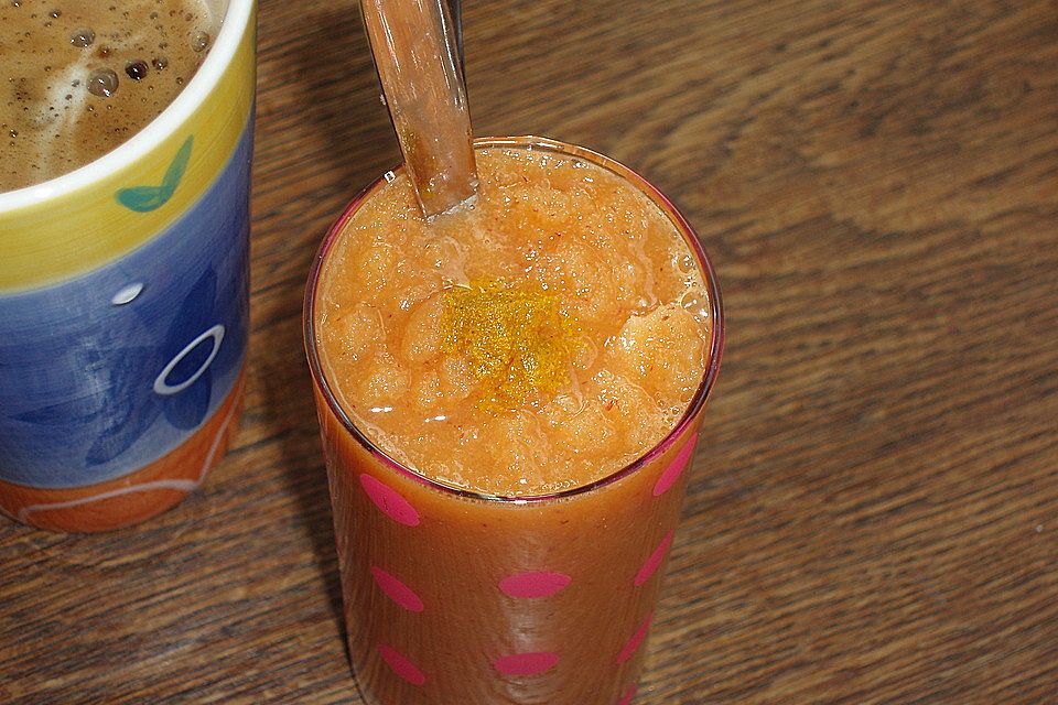 Möhren-Gurke-Apfel-Smoothie mit Kurkuma