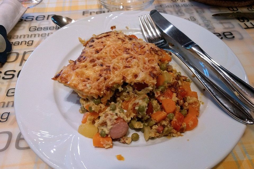 Kartoffelauflauf mit Erbsen und Möhren