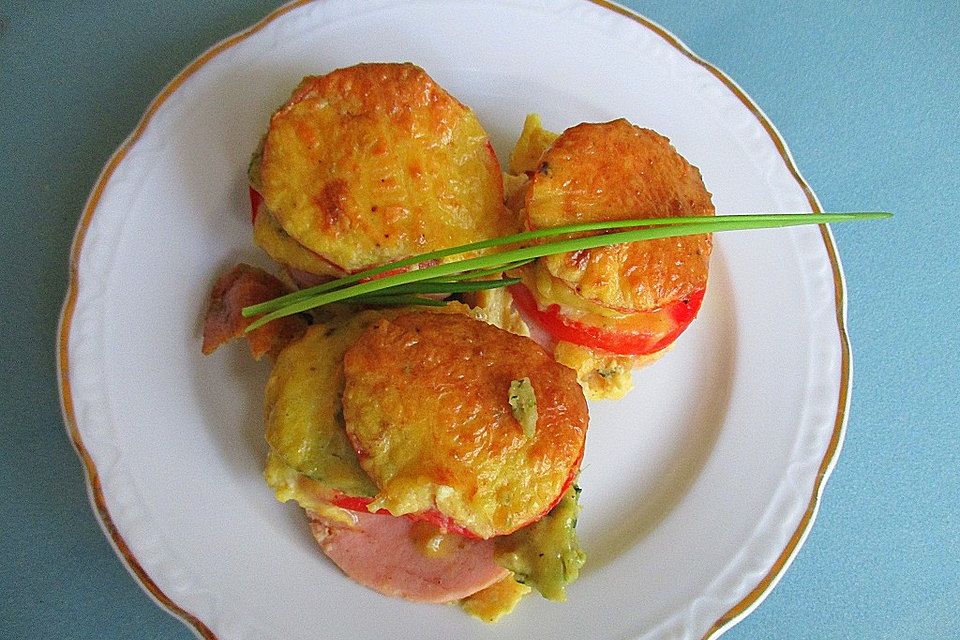 Überbackene Spinatknödel-Schinken-Tomatentürmchen