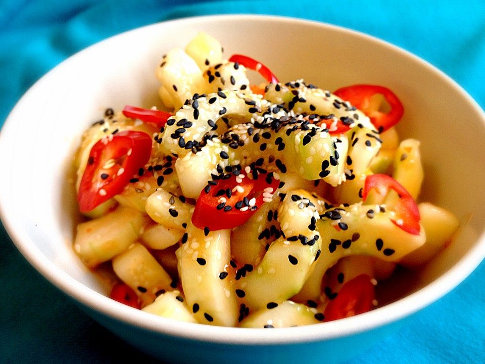 Asiatischer Gurkensalat mit Chili und Sesam von energybird| Chefkoch