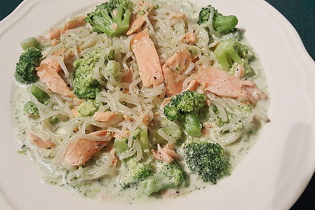 Shirataki mit Brokkoli und Räucherlachs von SandraPG| Chefkoch