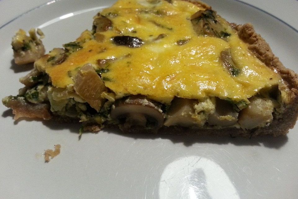 Herbsttarte mit Pilzen und Kastanienmehl