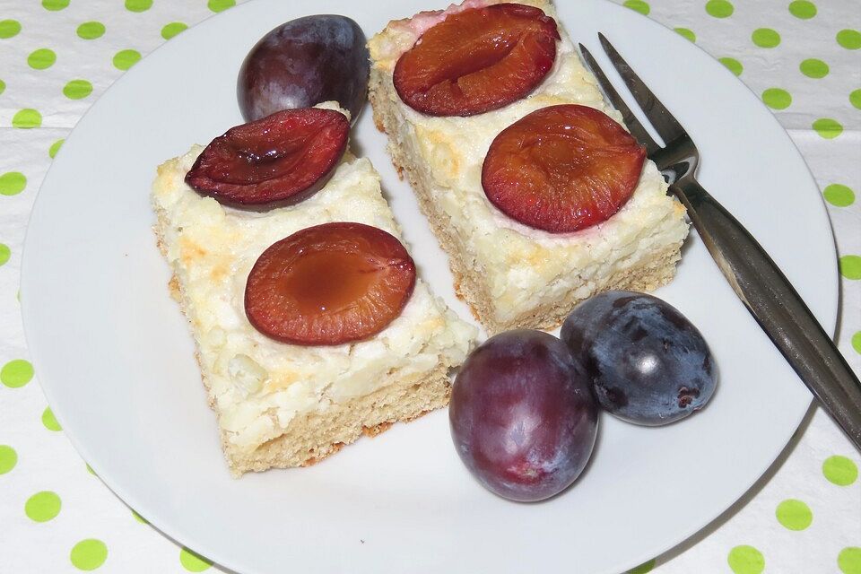 Milchreiskuchen mit Zwetschgen