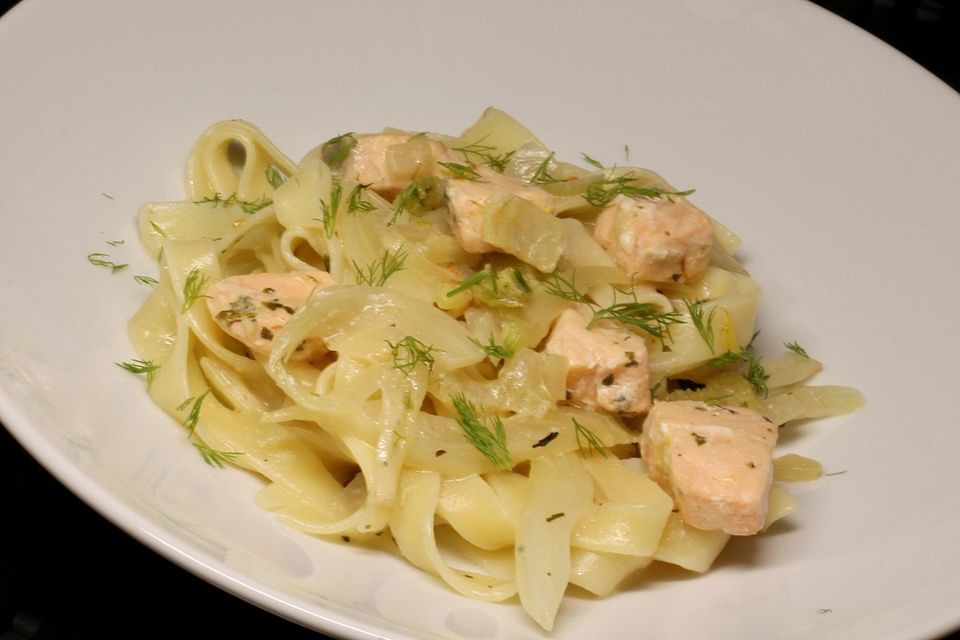 Spaghetti mit Lachs und Fenchel