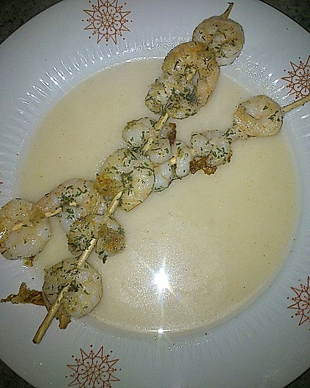 Birne-Ingwer-Kokos-Suppe mit Garnelenspießen