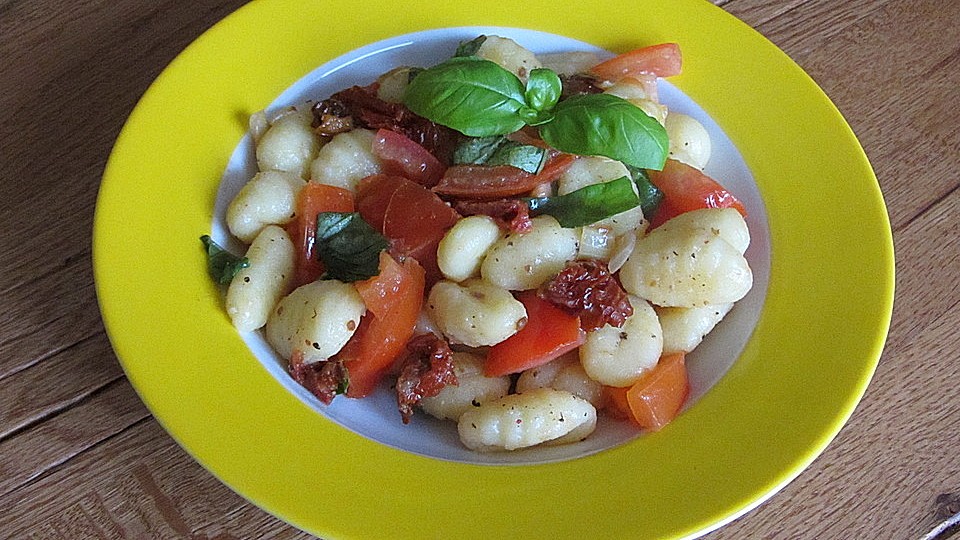 Gnocchi Mit Frischen Und Getrockneten Tomaten Von Gemusehexi Chefkoch 