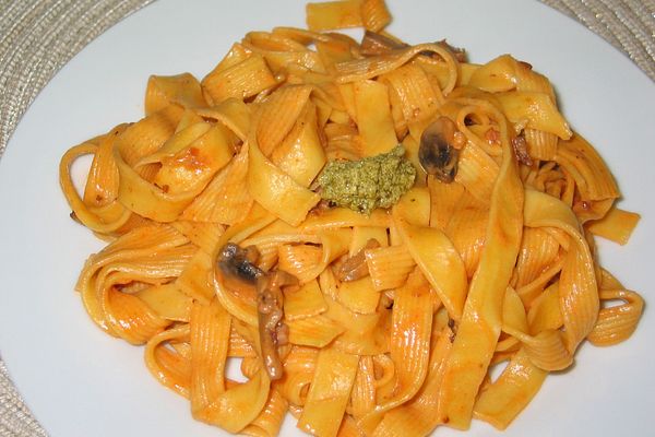 Nudeln mit Pilz-Tomaten-Sahne-Soße von maxrie | Chefkoch