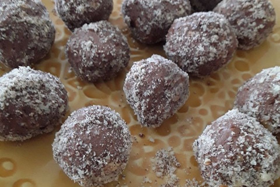 Erdnussbutter Schoko Balls - kleine Energiebällchen