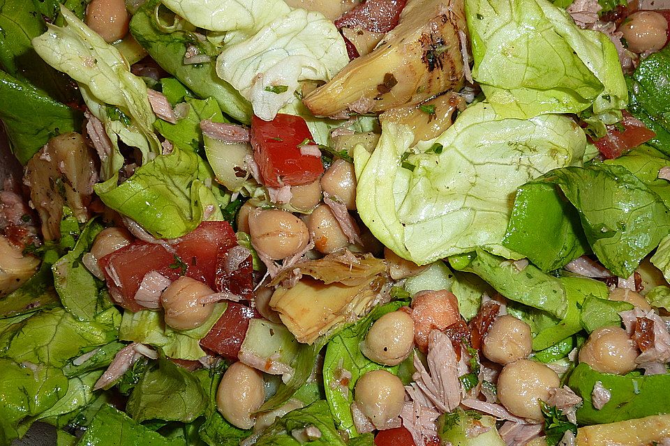 Kichererbsensalat mit Thunfisch und getrockneten Tomaten