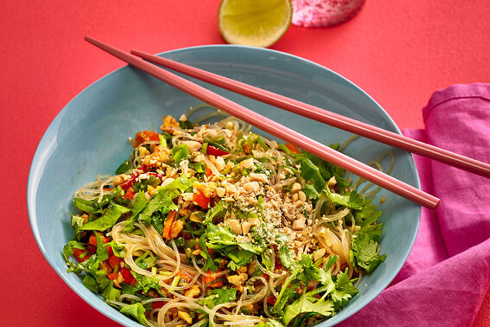 Asiatischer Glasnudelsalat mit Sojahack