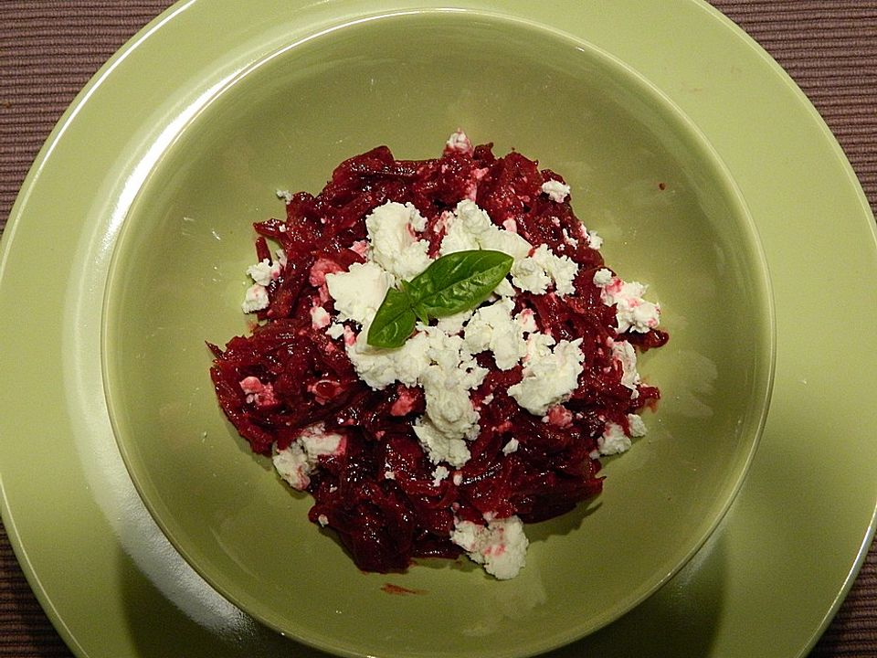 Rote Bete Salat mit Feta und Meerrettichsauce von Gemüsehexi| Chefkoch