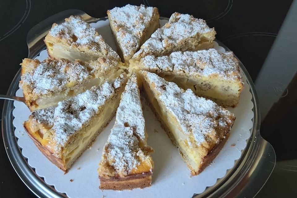 Birnenkuchen mit Streuseln und Schmand