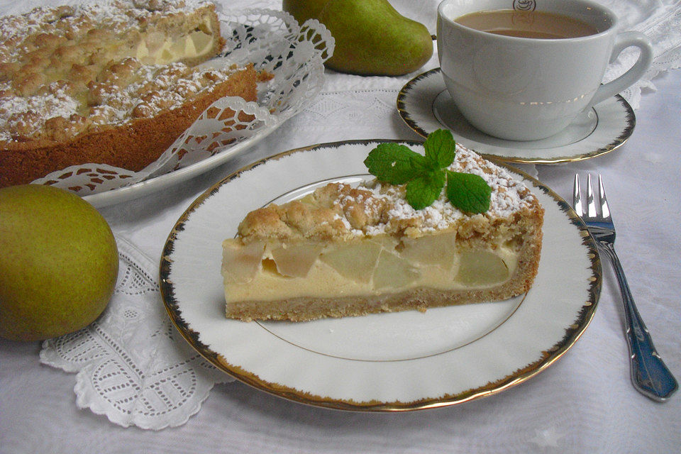 Birnenkuchen mit Streuseln und Schmand