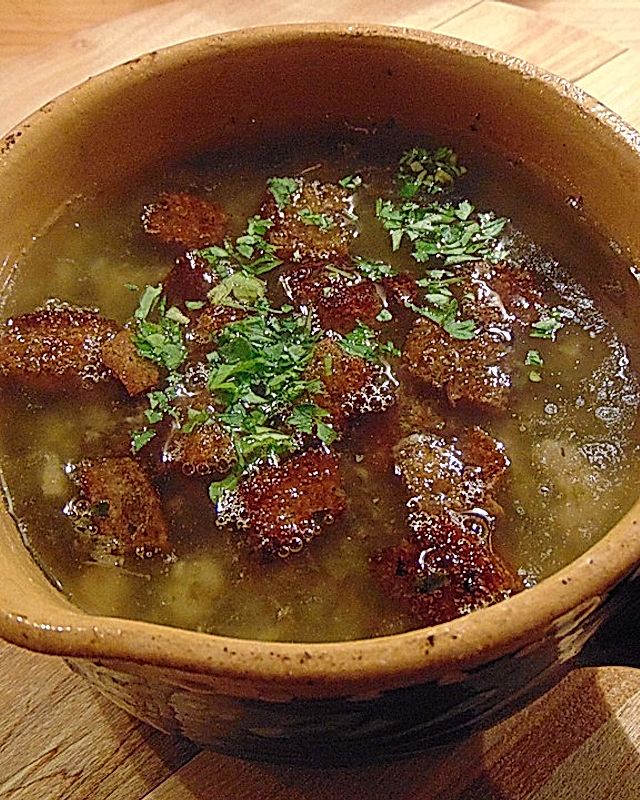 Knoblauchsuppe mit geröstetem Schwarzbrot