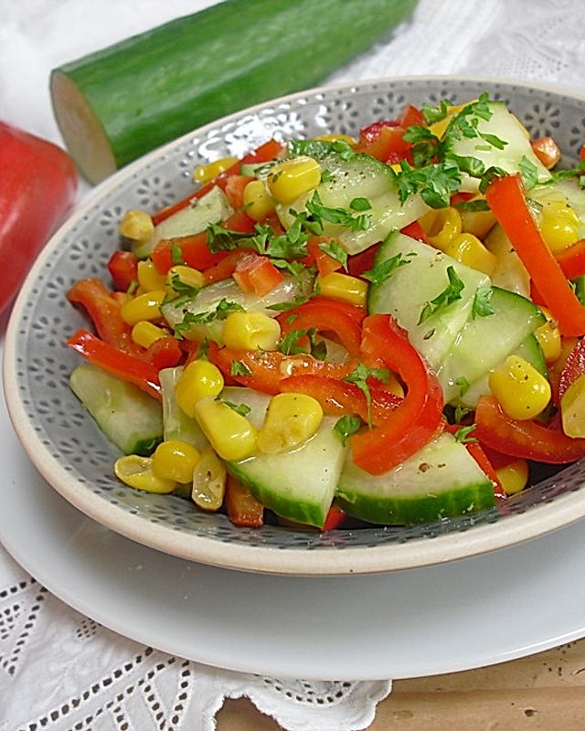 Paprika-Gurken-Mais-Salat